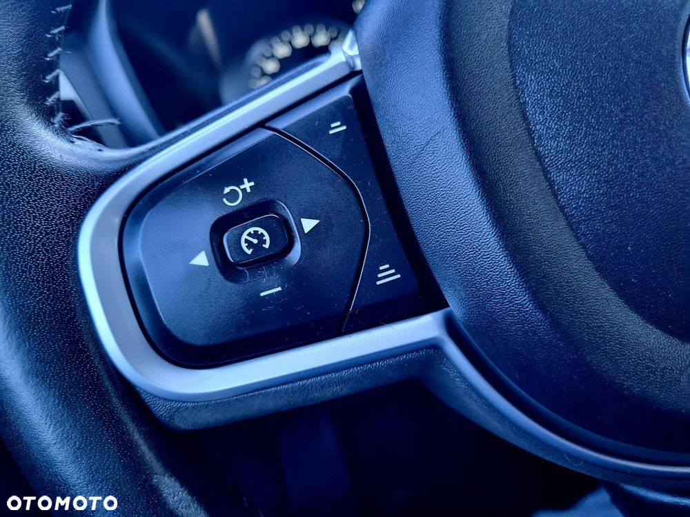 Volvo V60 D4 Momentum - 17