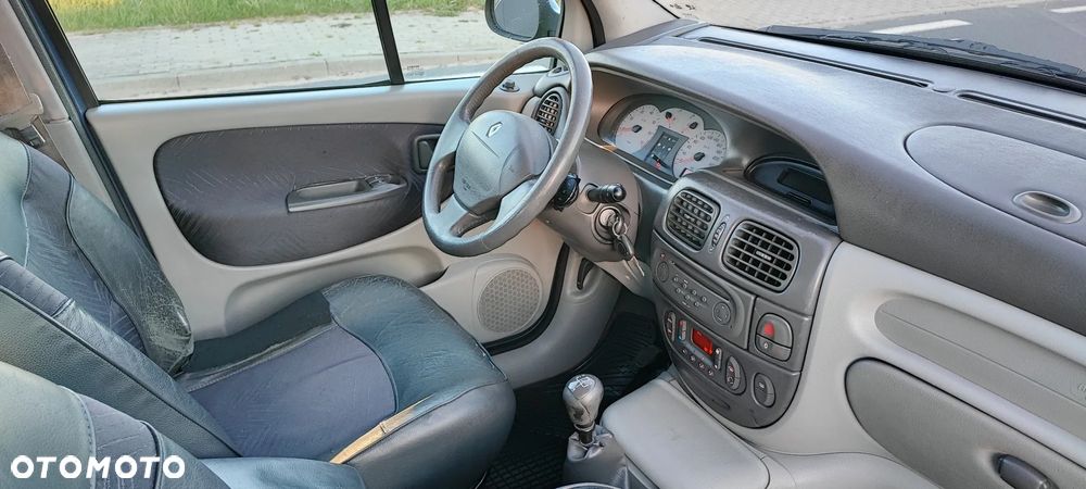 Renault Scenic 2.0 16V Privilege - 10