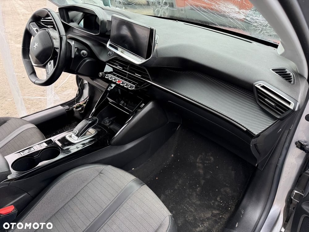 Peugeot 208 - 4