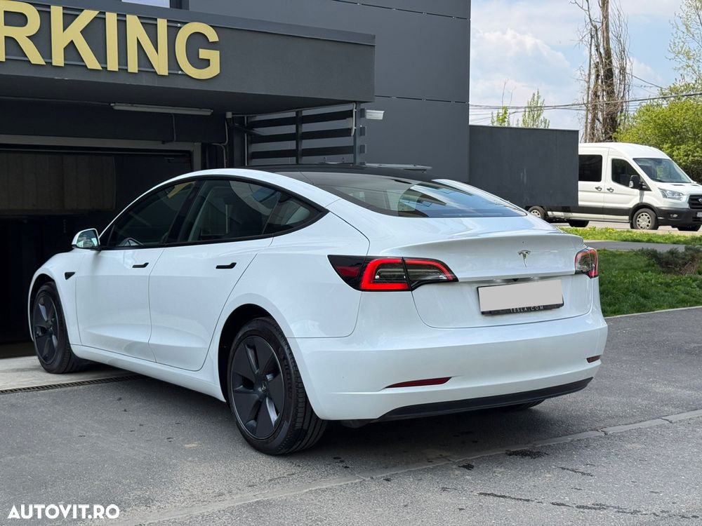 Tesla Model 3 - 4