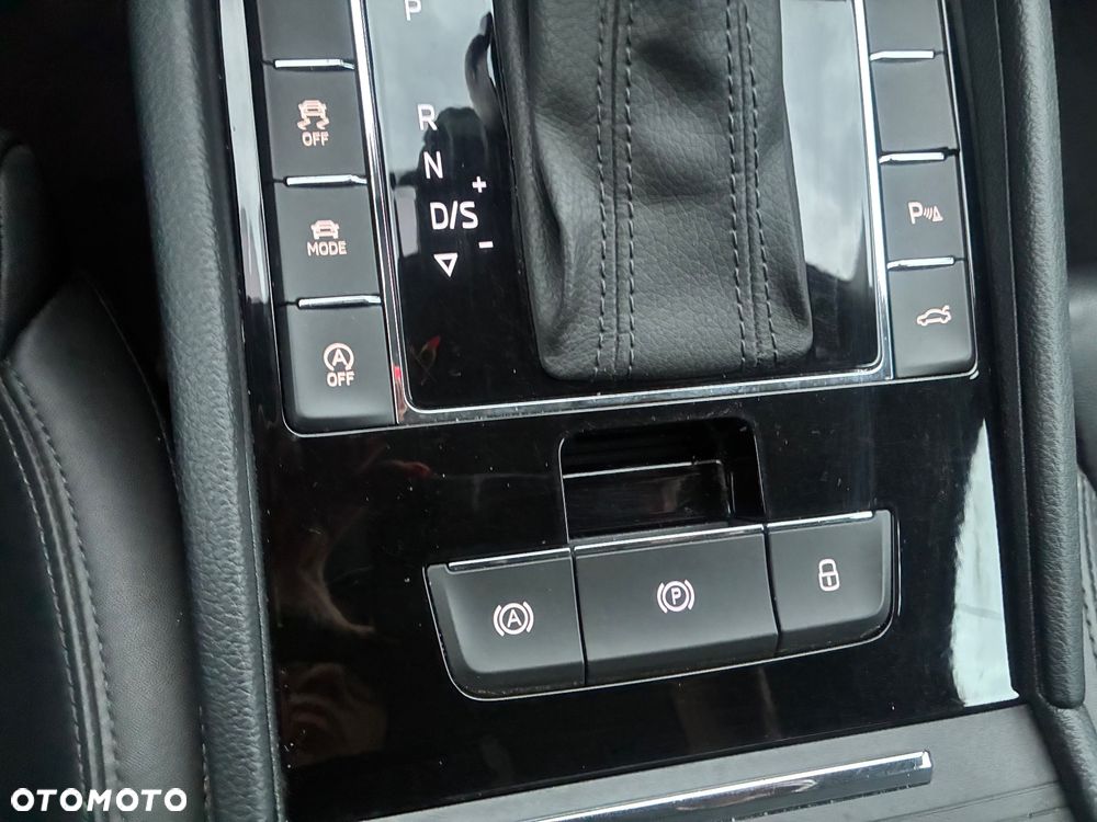 Skoda Superb 2.0 TDI 4x4 L&K DSG - 20