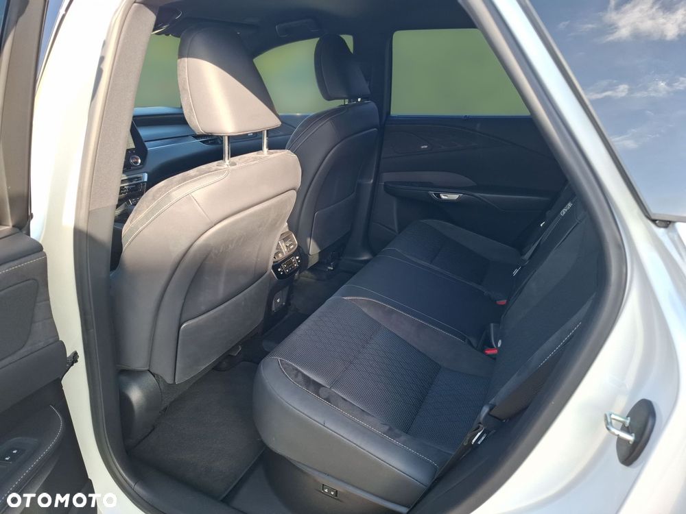 Lexus RX 450h+ Omotenashi - 12