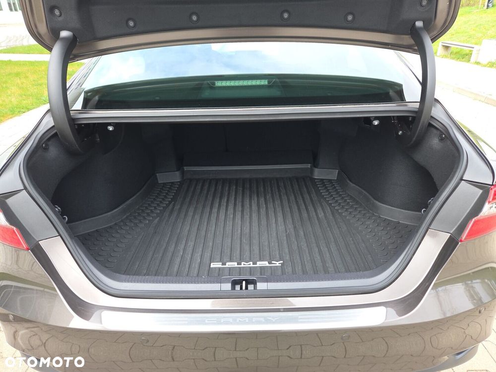 Toyota Camry 2.5 Hybrid Executive CVT - 18