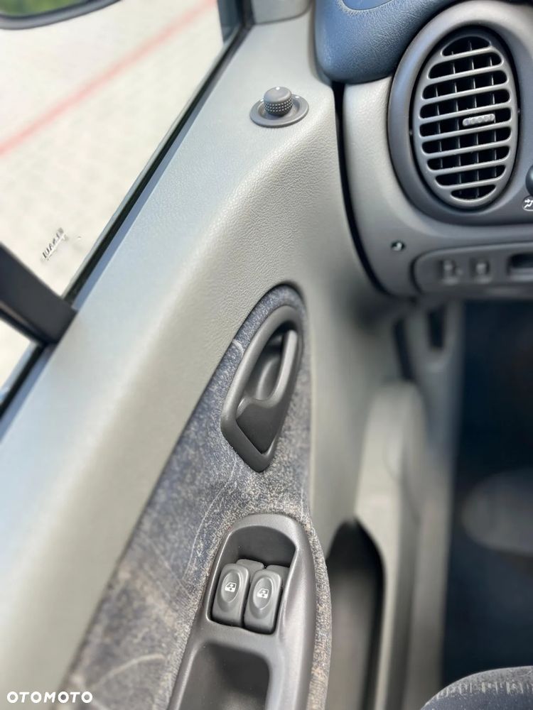 Renault Scenic 1.6 16V Family - 13