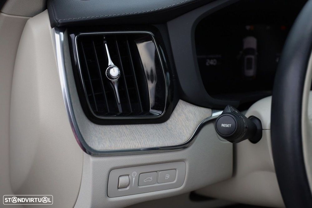 Volvo XC 60 2.0 T6 PHEV Inscription AWD - 16