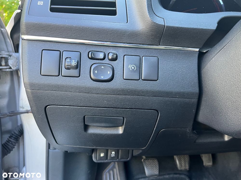 Toyota Avensis 2.0 D-4D Sol - 23