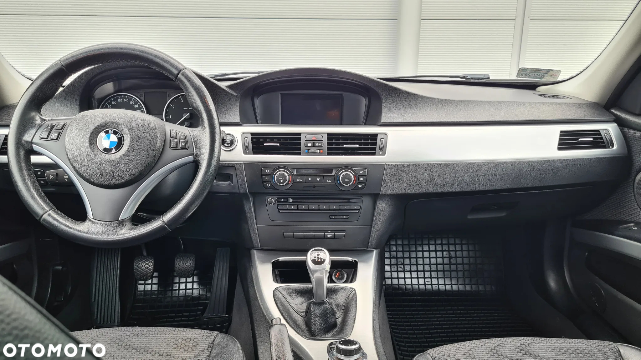 BMW Seria 3 318i - 6