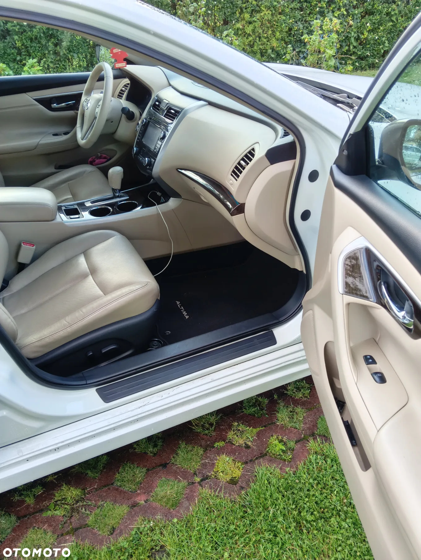 Nissan Altima - 10