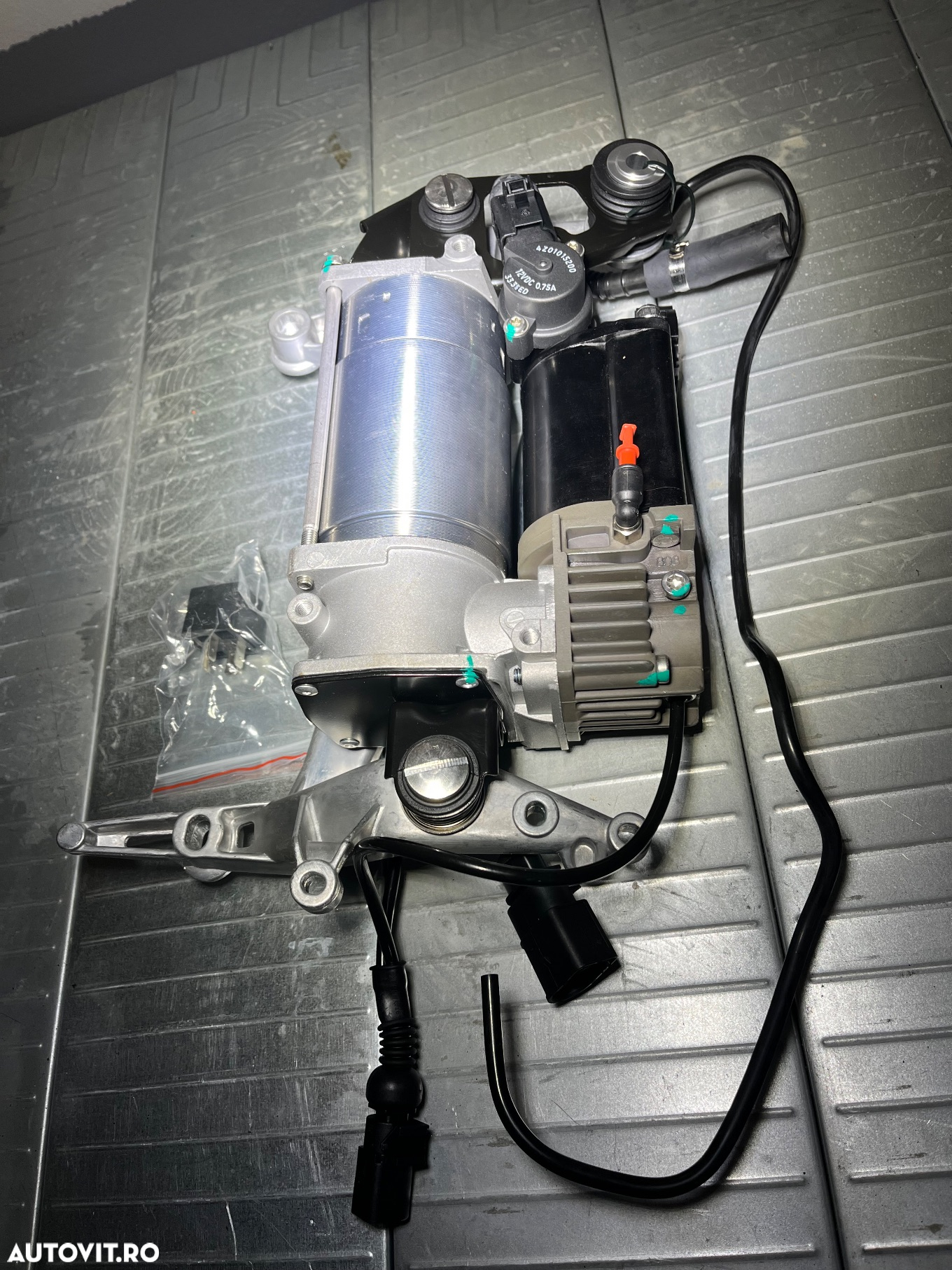 Kit reparatie compresor perne aer orice model wabco continental  vw audi porsche land rover bmw range rover jaguar cilindru piston segment garnituri cayenne touareg q7 a6 a7 a8 - 20