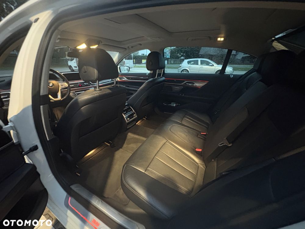 BMW Seria 7 740i - 19