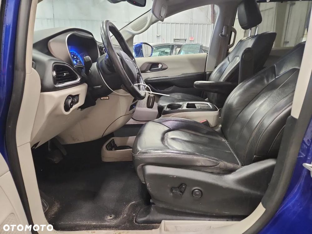 Chrysler Pacifica - 8