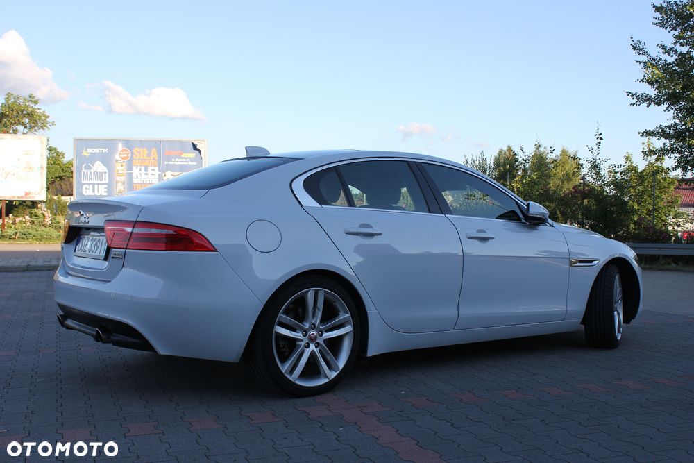 Jaguar XE S - 19
