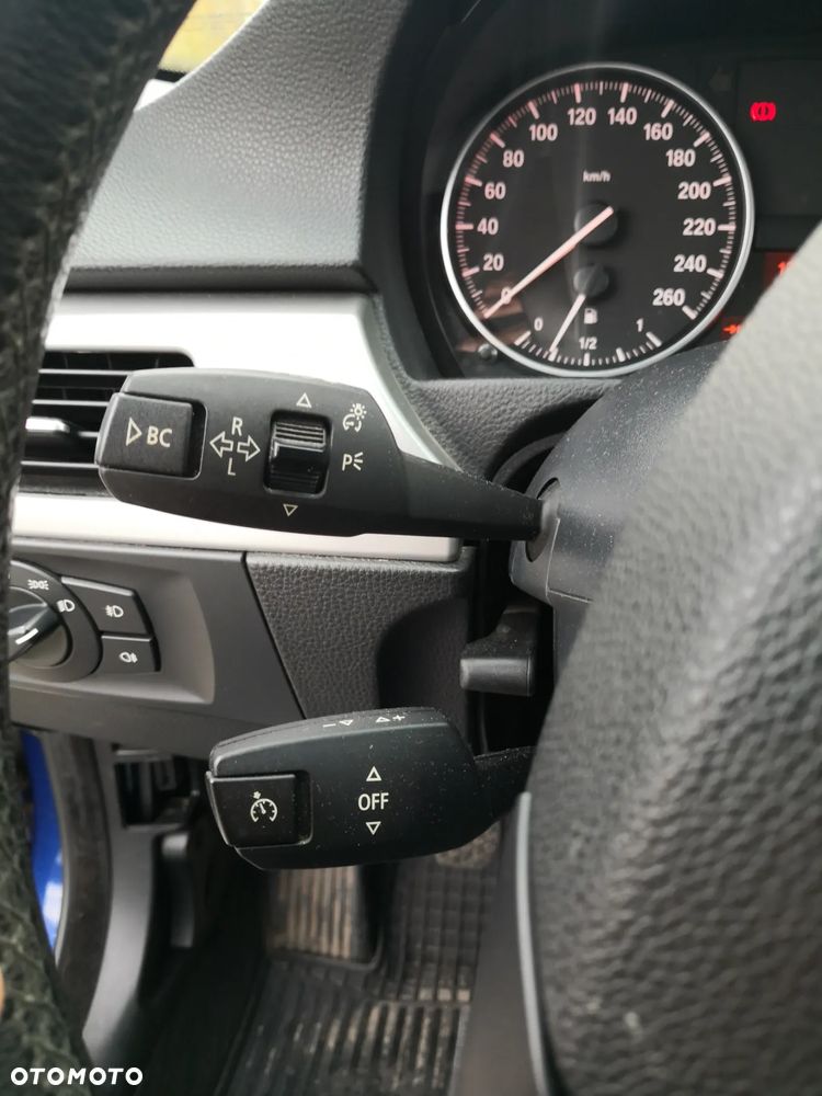 BMW Seria 3 320i Touring - 18