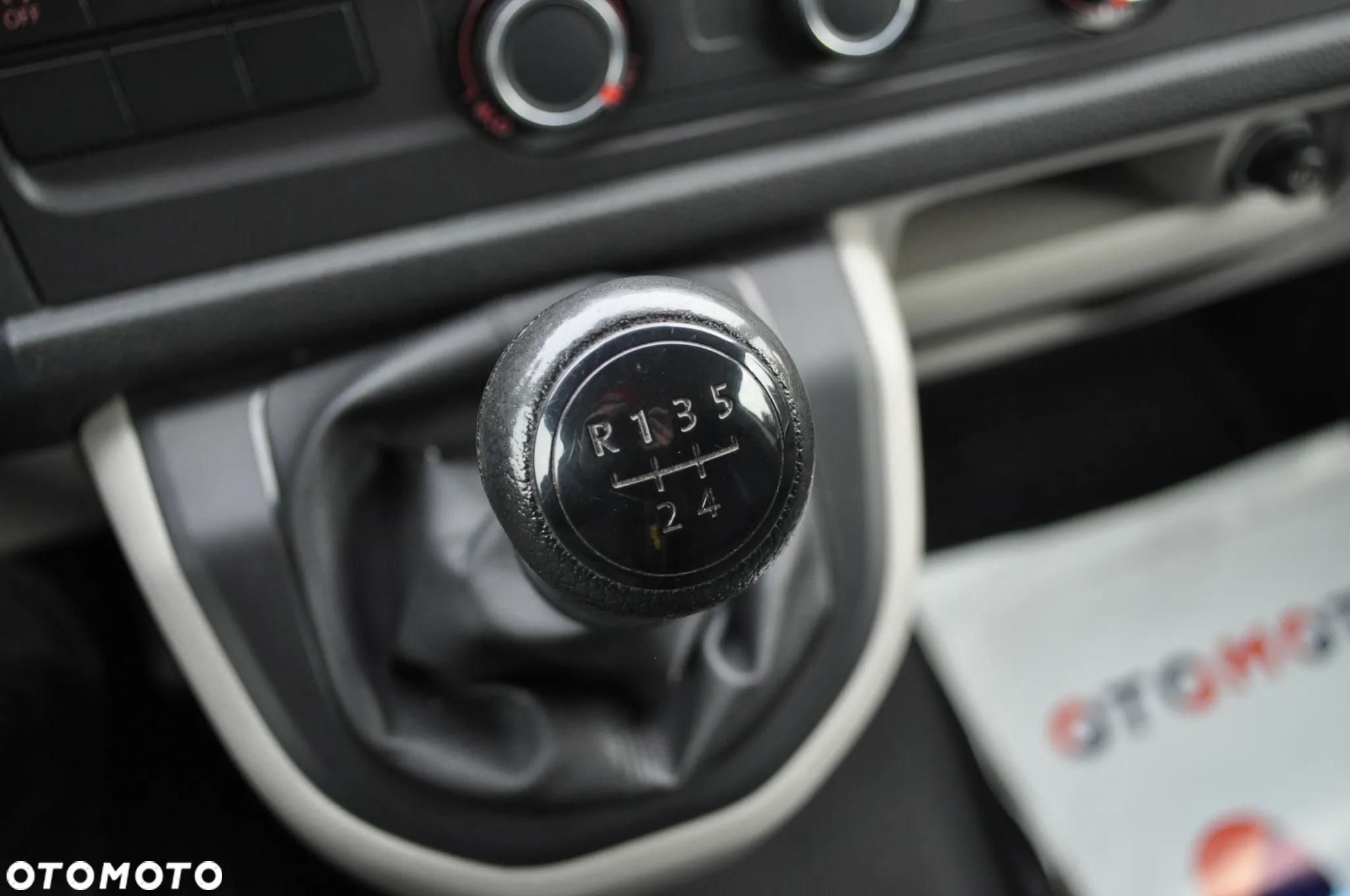 Volkswagen Transporter - 24
