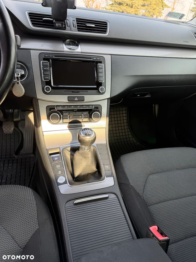 Volkswagen Passat - 13