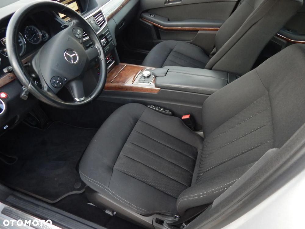 Mercedes-Benz Klasa E 250 CGI BlueEff Elegance - 17