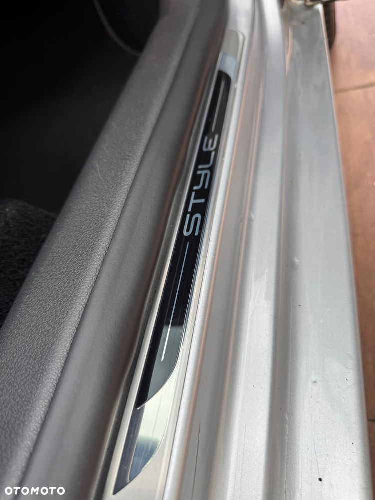 Volkswagen Golf Plus 1.6 TDI Highline DSG - 23