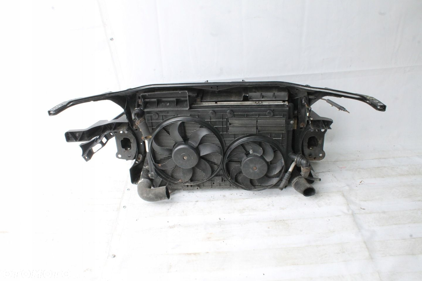 PAS PRZEDNI WZMOCNIENIE CHŁODNICE VW PASSAT B6 2005R- 2.0 TDI - 6