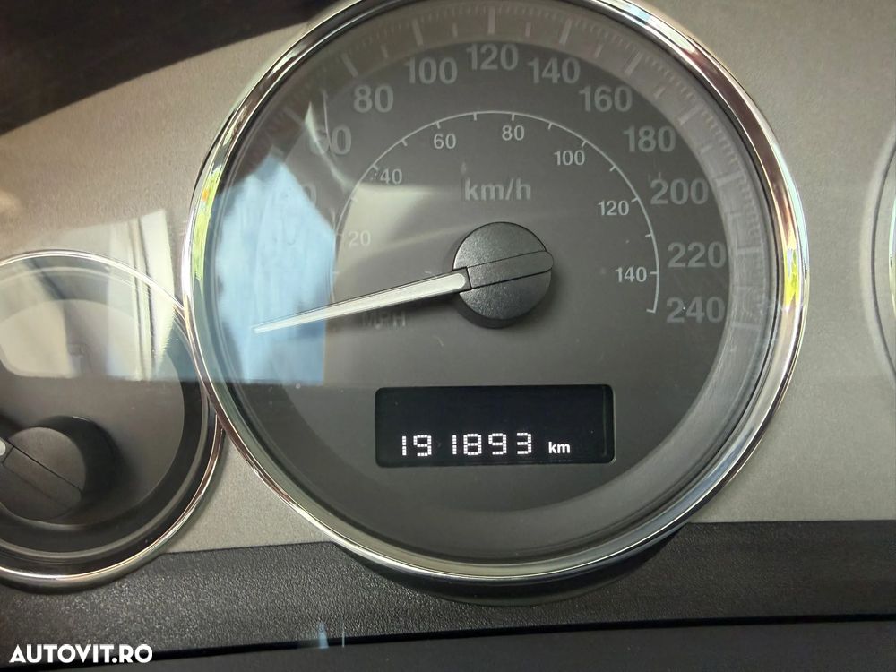 Jeep Grand Cherokee - 14