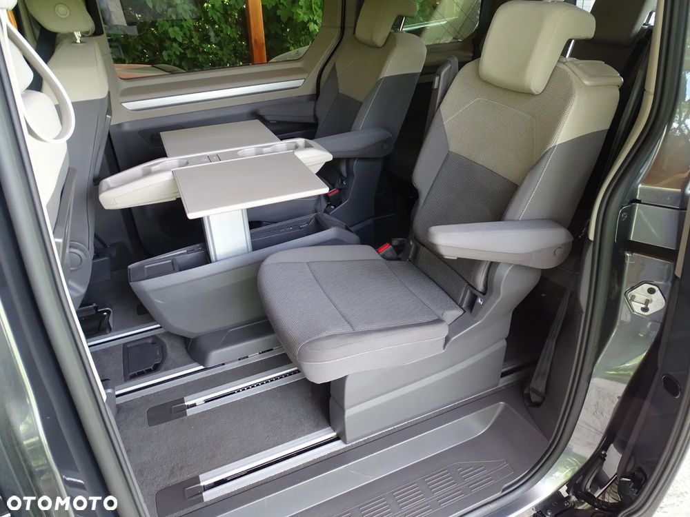 Volkswagen Multivan - 12