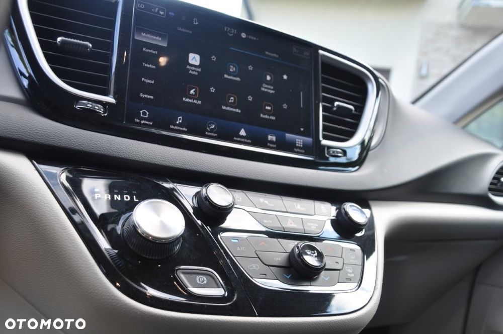 Chrysler Pacifica - 17