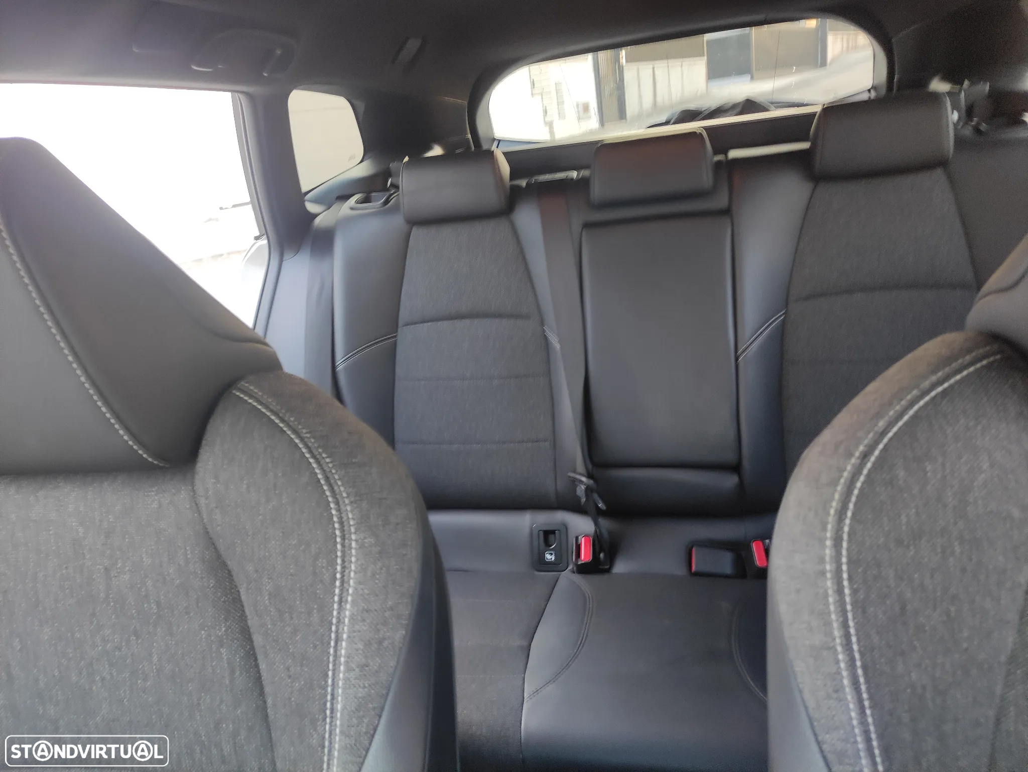 Toyota Corolla Touring Sports 1.8 Hybrid Comfort+P.Sport - 12