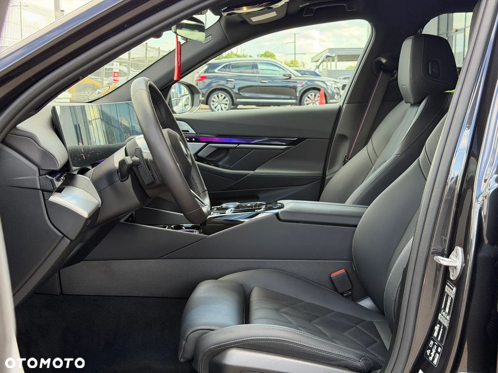 BMW Seria 5 520d xDrive - 24