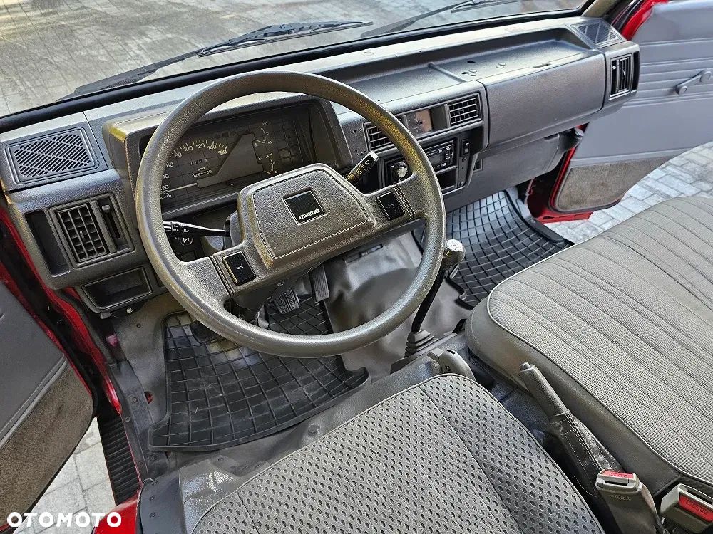 Mazda E2200 - 23
