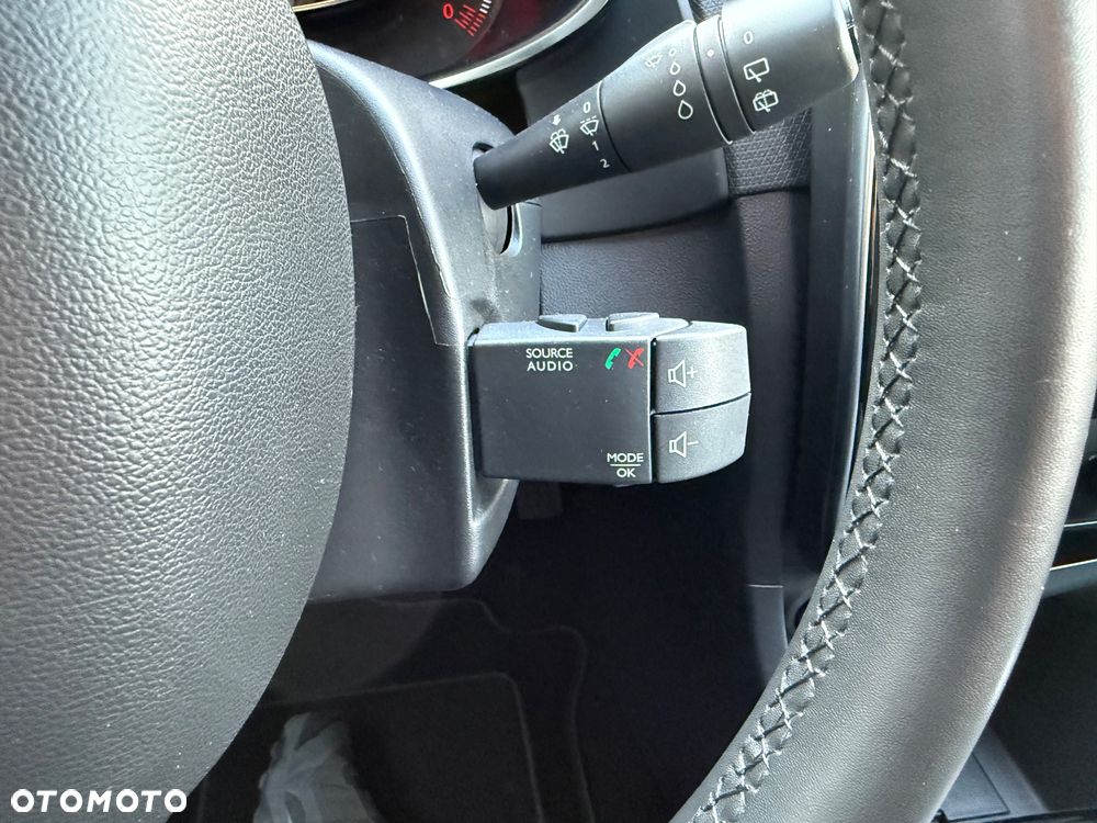 Renault Clio TCe 90 Limited - 17