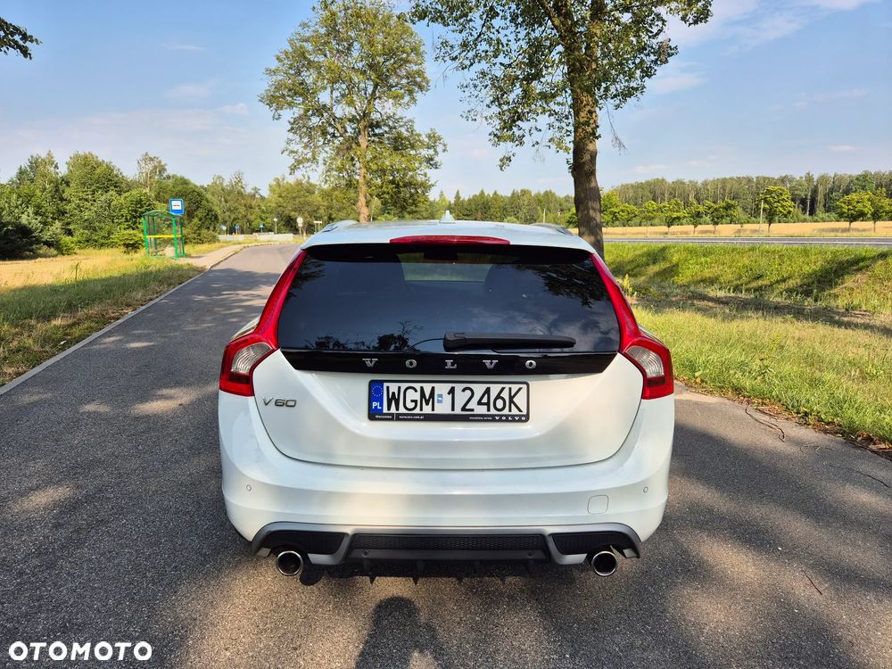 Volvo V60 D3 R-Design - 12