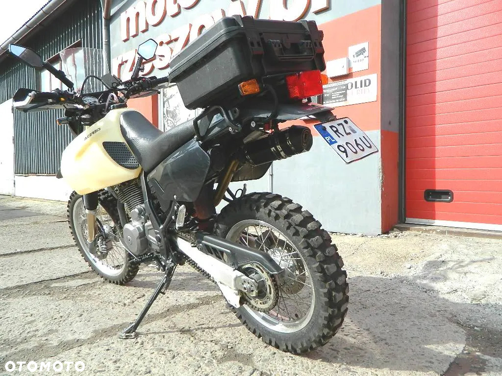 Suzuki DR - 6