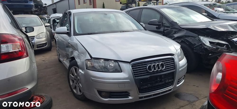 Audi A3 8P 05 - Maska Pokrywa Komory Silnika Kod Lakieru LY7W