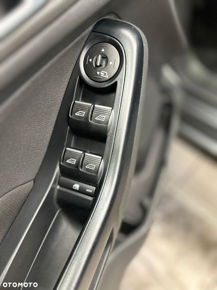 Ford Fiesta 1.0 EcoBoost STart-Stop Titanium - 25