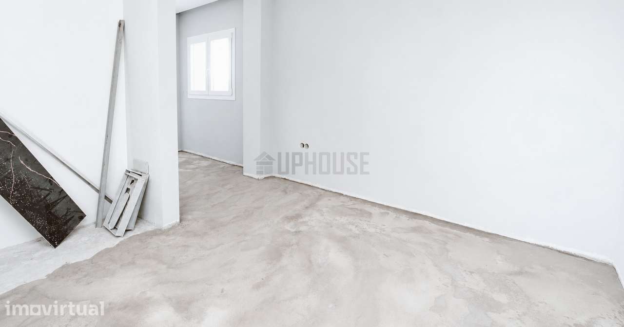 Andar Moradia T1 com Logradouro em Remodelação - A 2 Minutos do Centro - Grande imagem: 5/7
