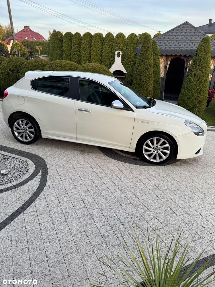 Alfa Romeo Giulietta 2012 photo 2