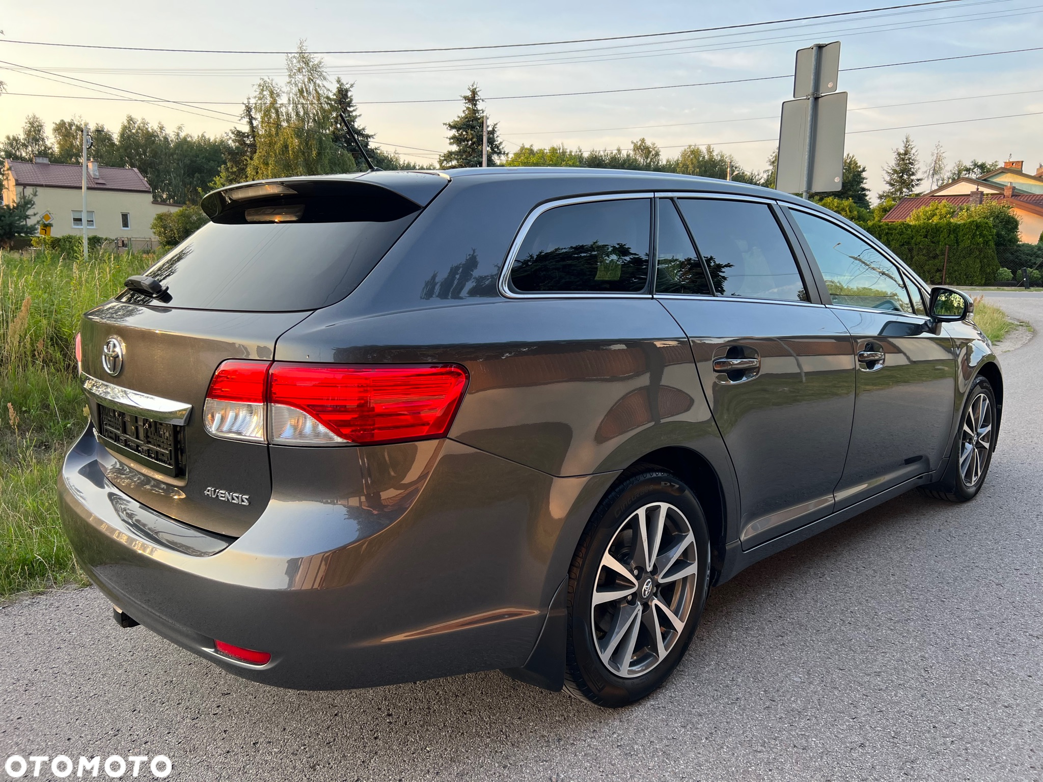Toyota Avensis 1.8 Premium - 12