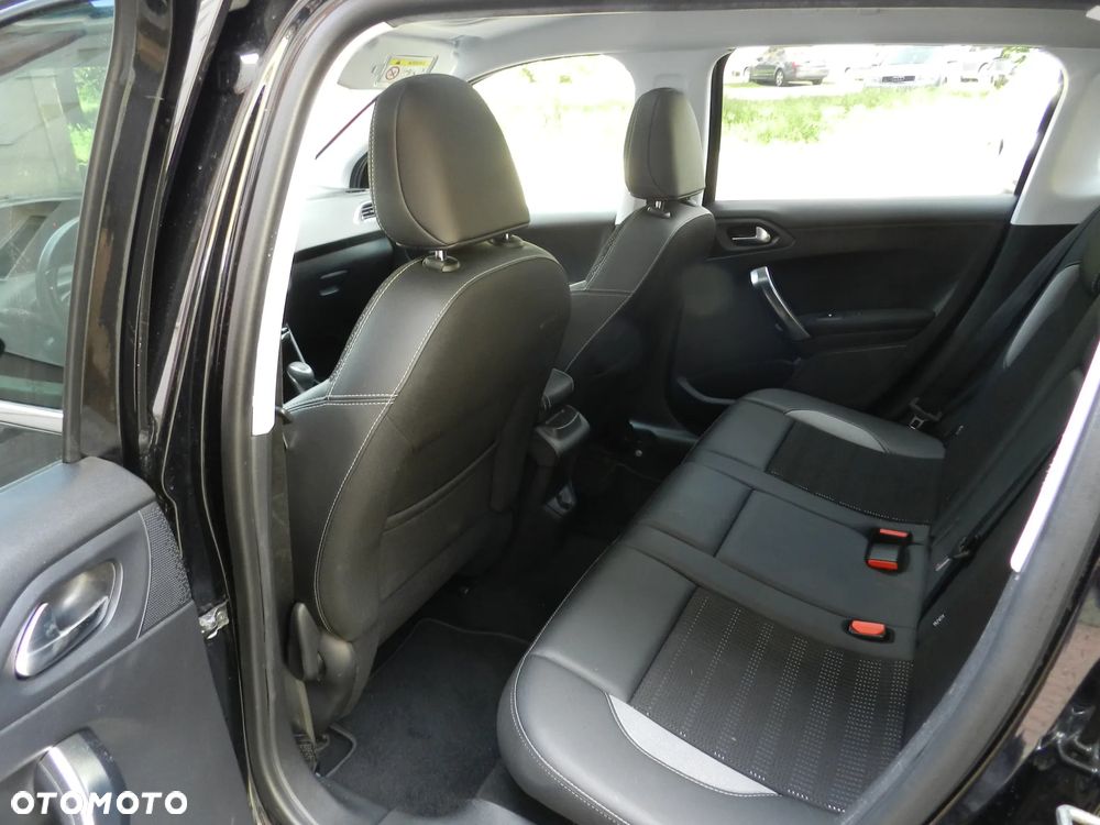 Peugeot 2008 1.2 Pure Tech GPF Style S&S EAT6 - 18
