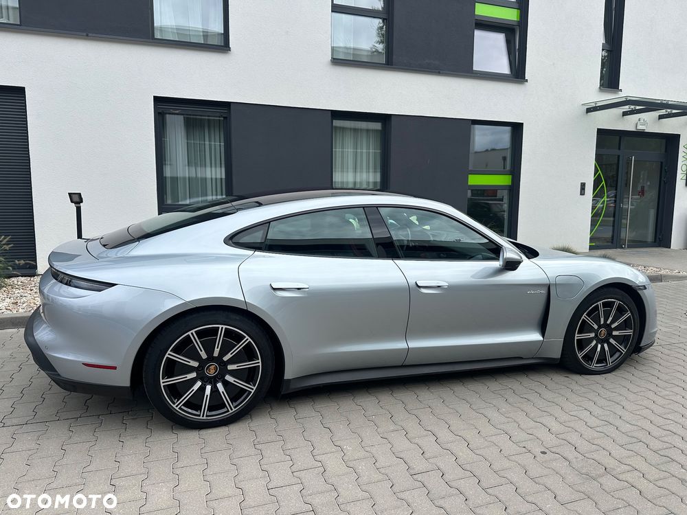 Porsche Taycan 4 - 10