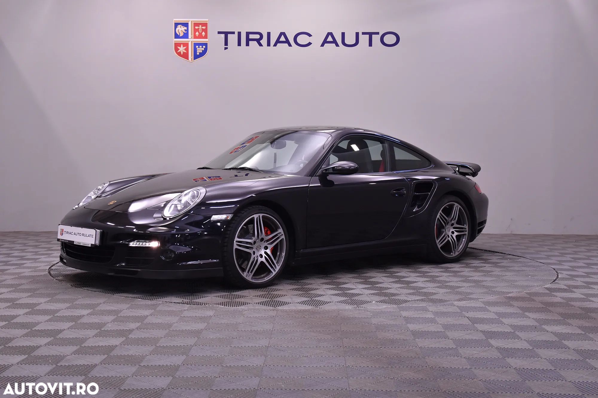 Porsche 911 Turbo - 1