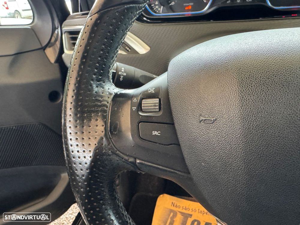 Peugeot 2008 1.2 PureTech Allure - 14