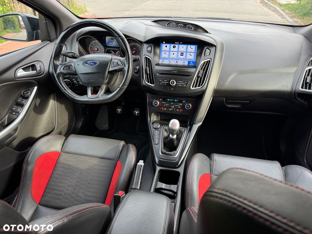 Ford Focus 2.0 EcoBoost ST mit Leder-Exclusiv-Paket - 18