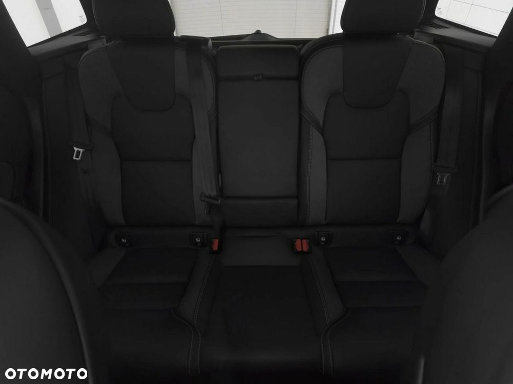 Volvo XC 60 B5 B AWD Plus Dark - 11