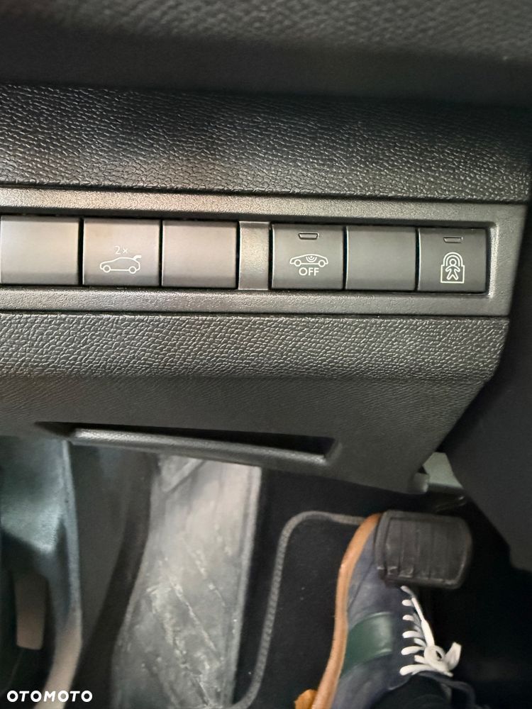 Peugeot 3008 1.5 BlueHDi Allure S&S EAT8 - 27