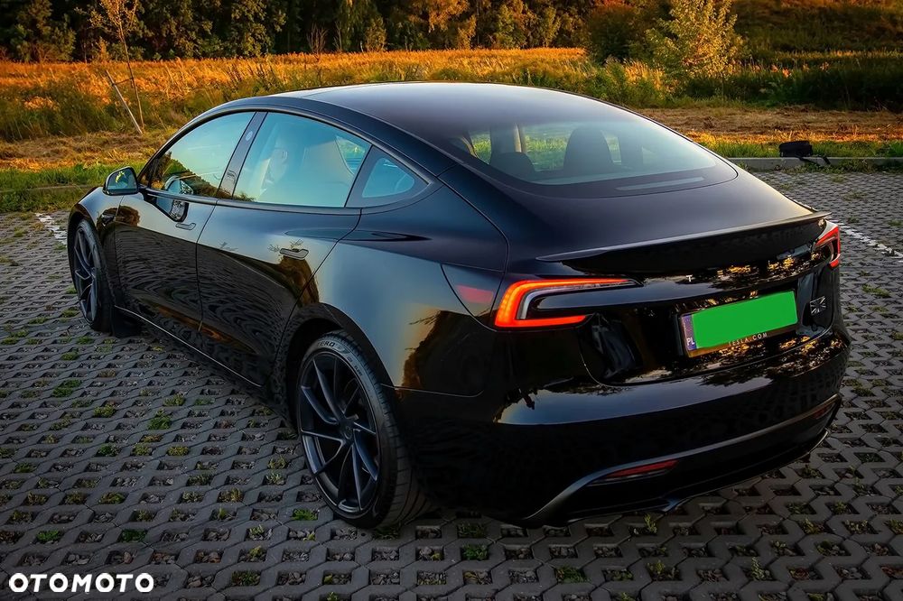 Tesla Model 3 - 3