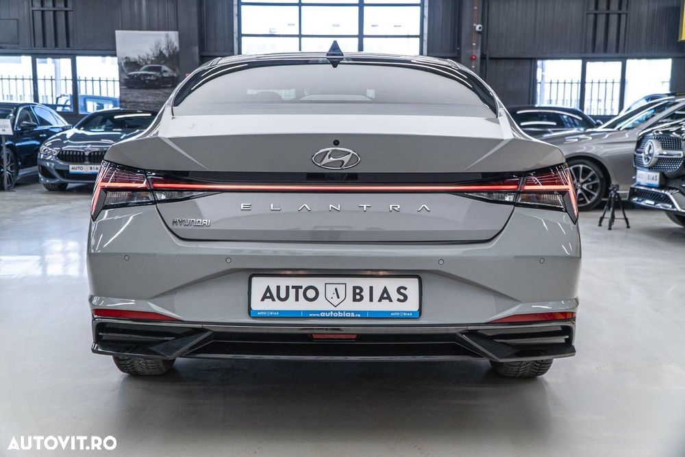 Hyundai Elantra 1.6 l 123 CP 6MT Highway - 25