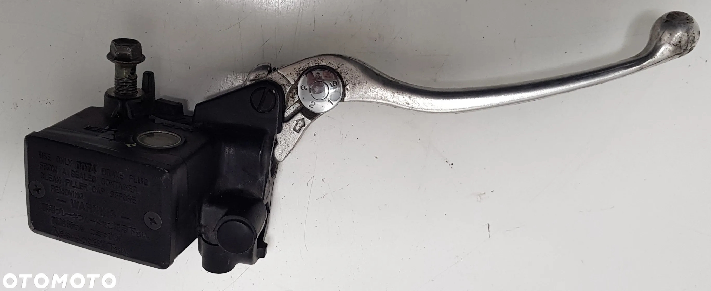 Yamaha Fazer FZS 600  Pompa hamulcowa prawa - 3