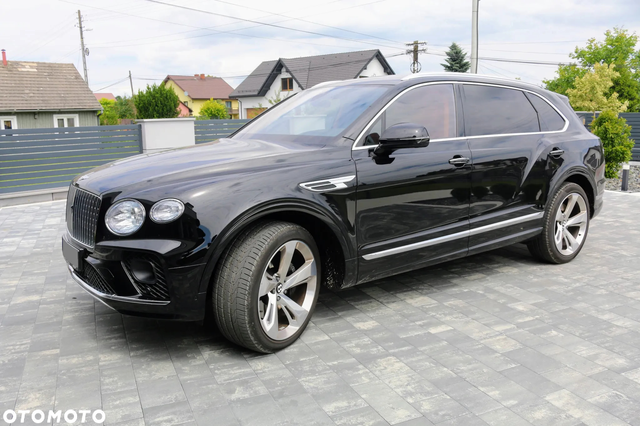 Bentley Bentayga - 2