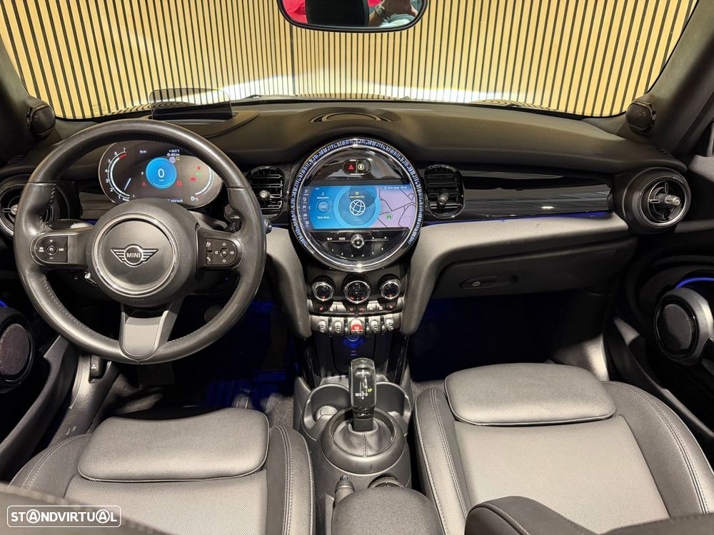 MINI Cabrio Cooper Premium Essential Auto - 8