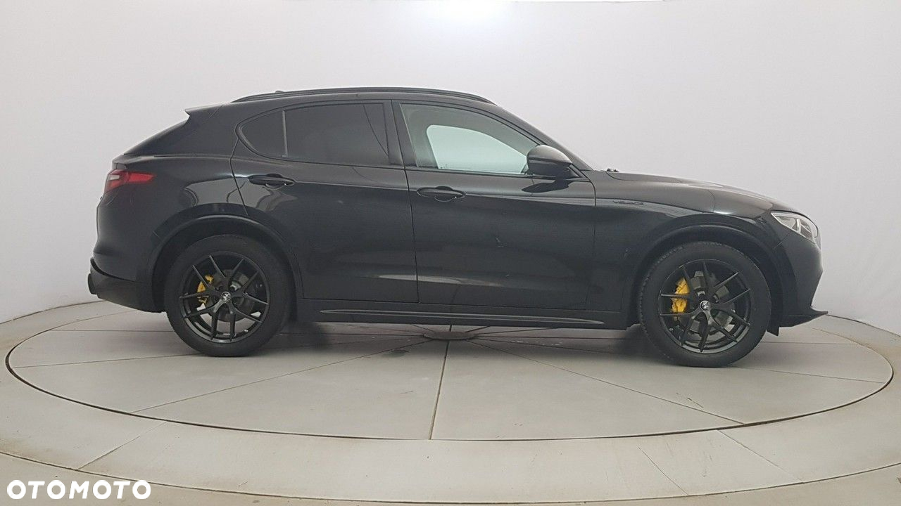 Alfa Romeo Stelvio - 8