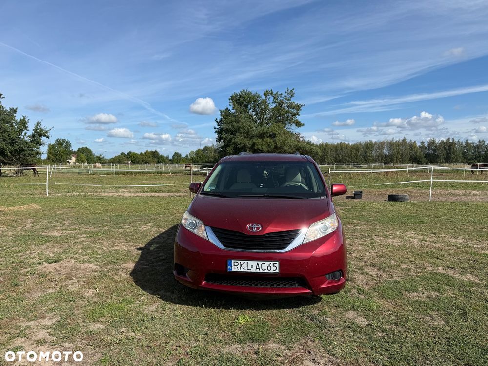 Toyota Sienna 3.5 V6 - 3